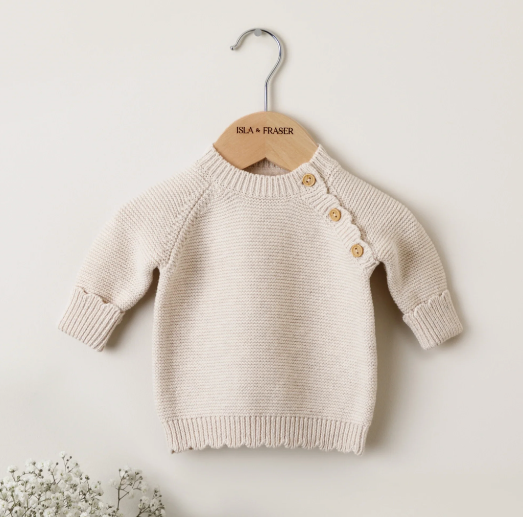 Gifts for baby: neutral coloured clothes